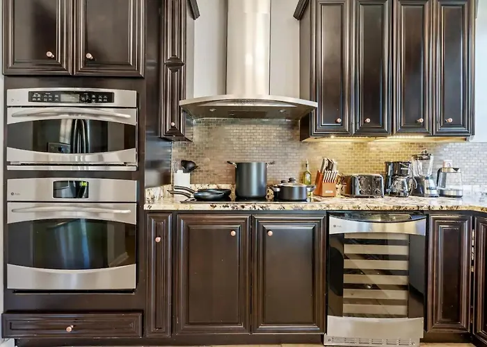3-story Historic With Steam Shower And 3 King Beds In Walkable Shadyside Holiday home *