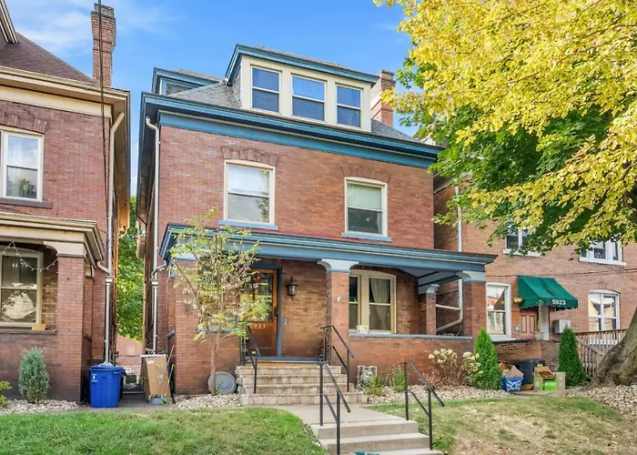Holiday home 3-story Historic With Steam Shower And 3 King Beds In Walkable Shadyside