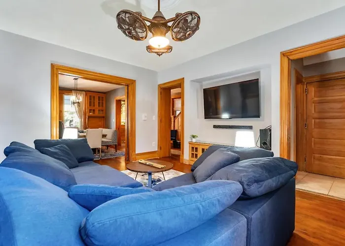 3-story Historic With Steam Shower And 3 King Beds In Walkable Shadyside