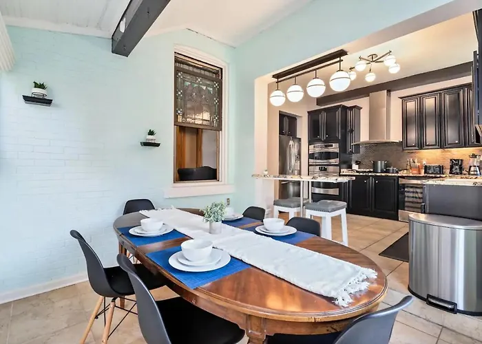 3-story Historic With Steam Shower And 3 King Beds In Walkable Shadyside *
