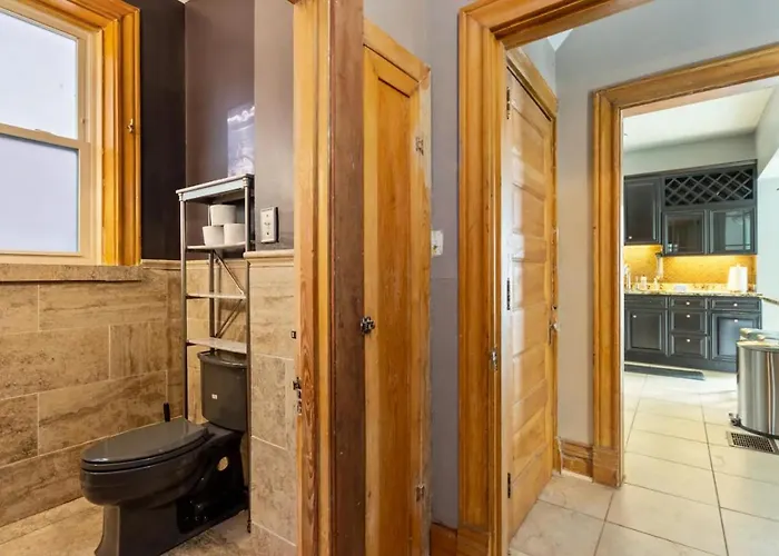 3-story Historic With Steam Shower And 3 King Beds In Walkable Shadyside *