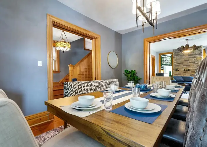 3-story Historic With Steam Shower And 3 King Beds In Walkable Shadyside Holiday home