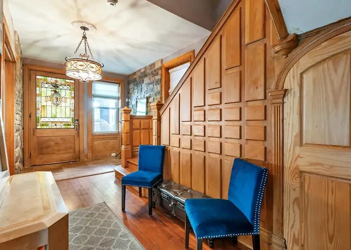 Holiday home 3-story Historic With Steam Shower And 3 King Beds In Walkable Shadyside *