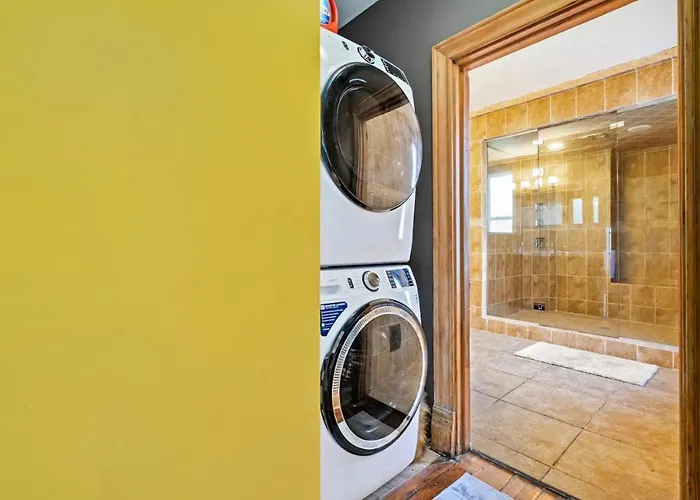 Holiday home 3-story Historic With Steam Shower And 3 King Beds In Walkable Shadyside *