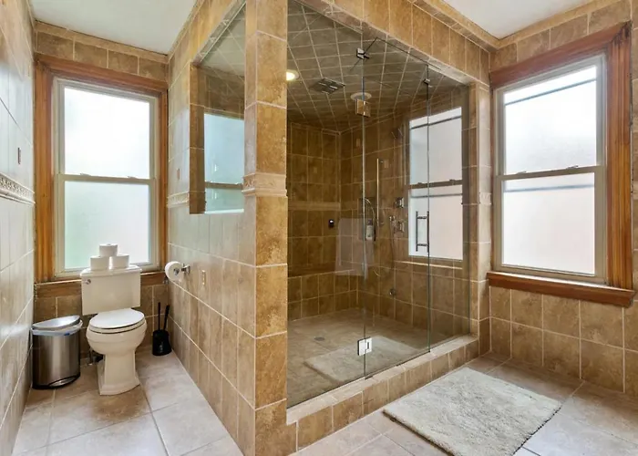 3-story Historic With Steam Shower And 3 King Beds In Walkable Shadyside Holiday home Pittsburgh