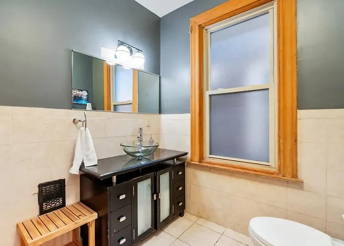 3-story Historic With Steam Shower And 3 King Beds In Walkable Shadyside