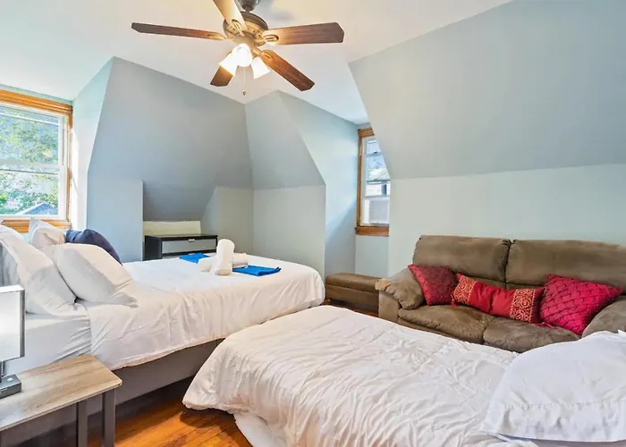 3-story Historic With Steam Shower And 3 King Beds In Walkable Shadyside Holiday home *