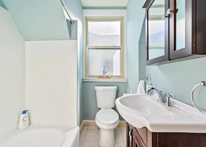 3-story Historic With Steam Shower And 3 King Beds In Walkable Shadyside *