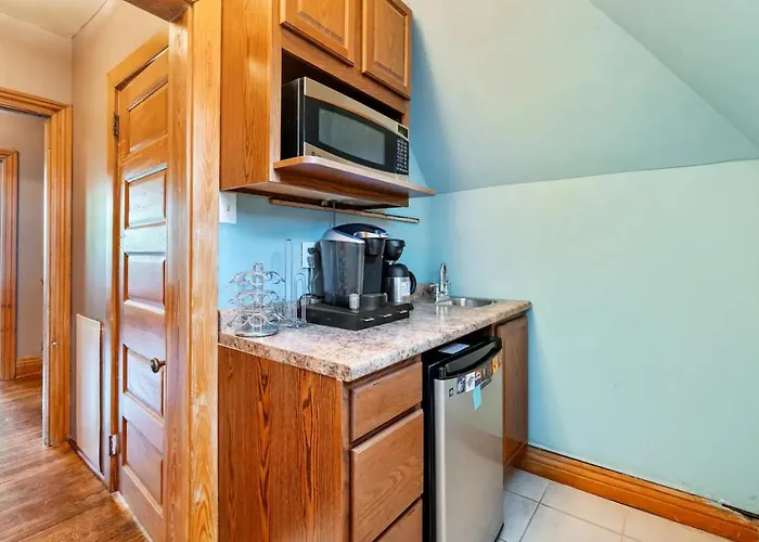 3-story Historic With Steam Shower And 3 King Beds In Walkable Shadyside Pittsburgh