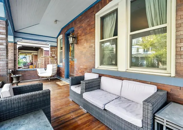 Holiday home 3-story Historic With Steam Shower And 3 King Beds In Walkable Shadyside *