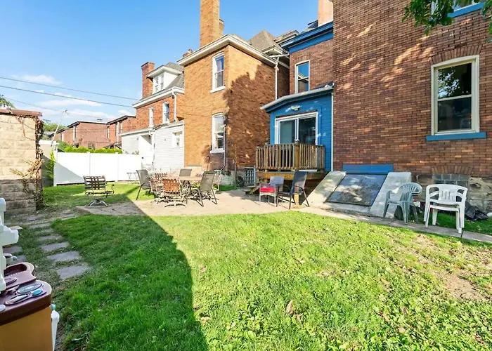3-story Historic With Steam Shower And 3 King Beds In Walkable Shadyside Holiday home *