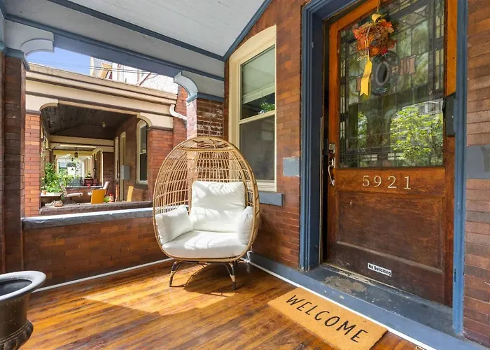 3-story Historic With Steam Shower And 3 King Beds In Walkable Shadyside *